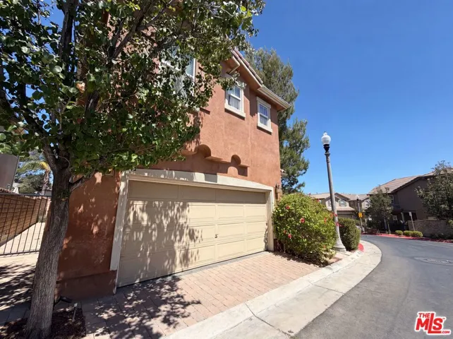 29206 Rio Lobo Way, Valencia, California 91354