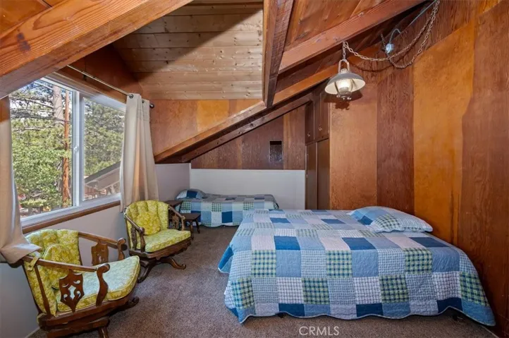 Upstairs loft bedroom