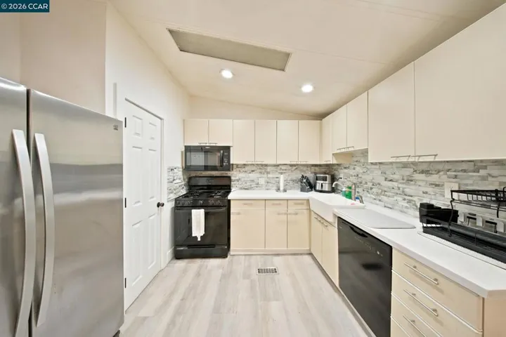 190 Medina Dr, Pacheco, California 94553