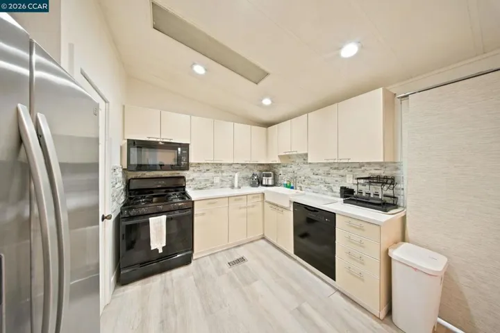 190 Medina Dr, Pacheco, California 94553