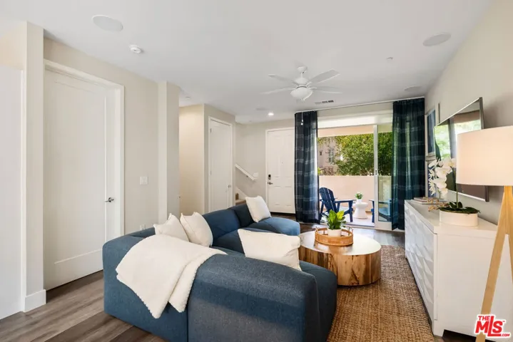 4415 Paxton Place, Calabasas, California 91302