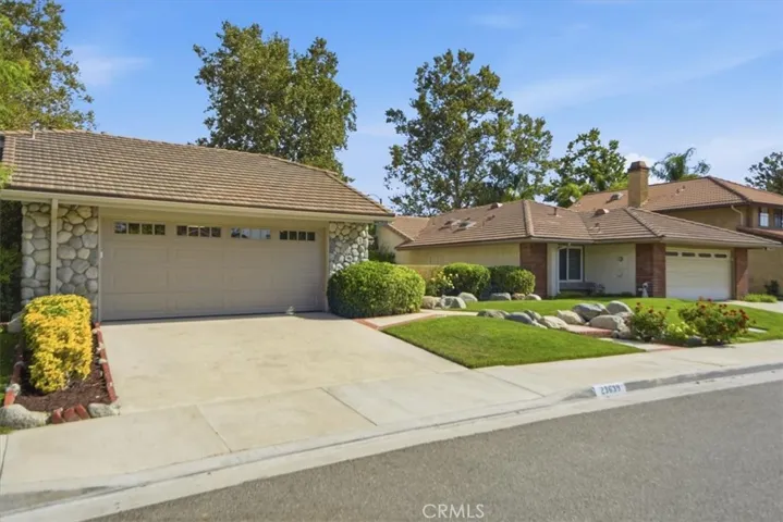 23639 Via Primero, Valencia, California 91355