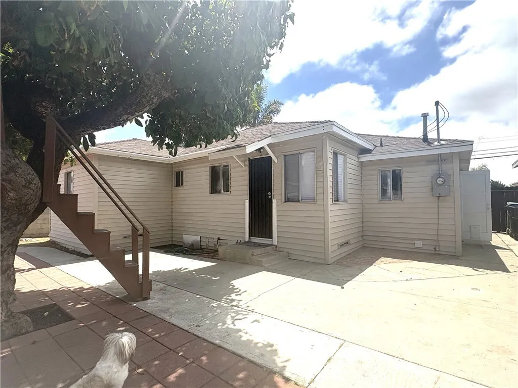 Exit to back yard