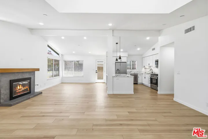 22320 Itasca Street, Chatsworth, California 91311