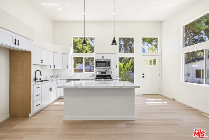 22320 Itasca Street, Chatsworth, California 91311