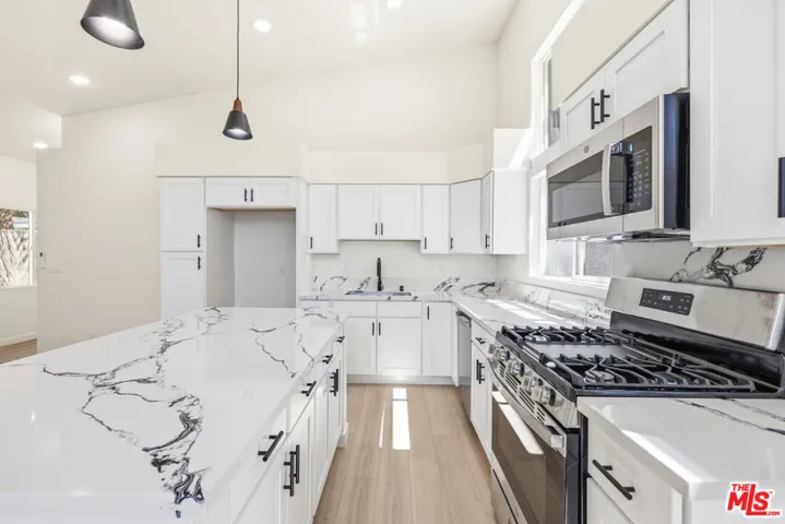 22320 Itasca Street, Chatsworth, California 91311