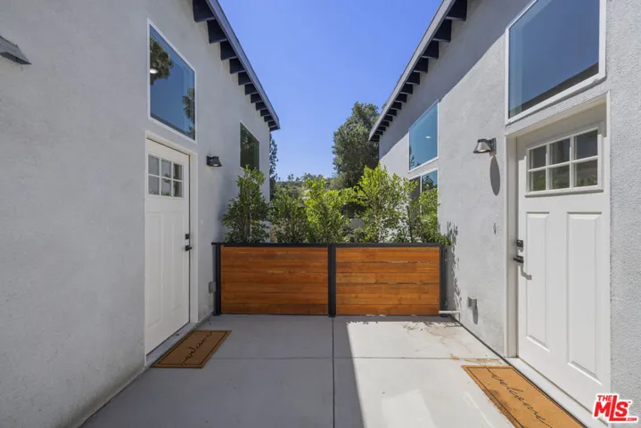 22320 Itasca Street, Chatsworth, California 91311