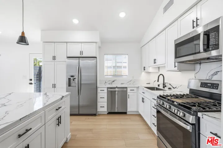 22320 Itasca Street, Chatsworth, California 91311