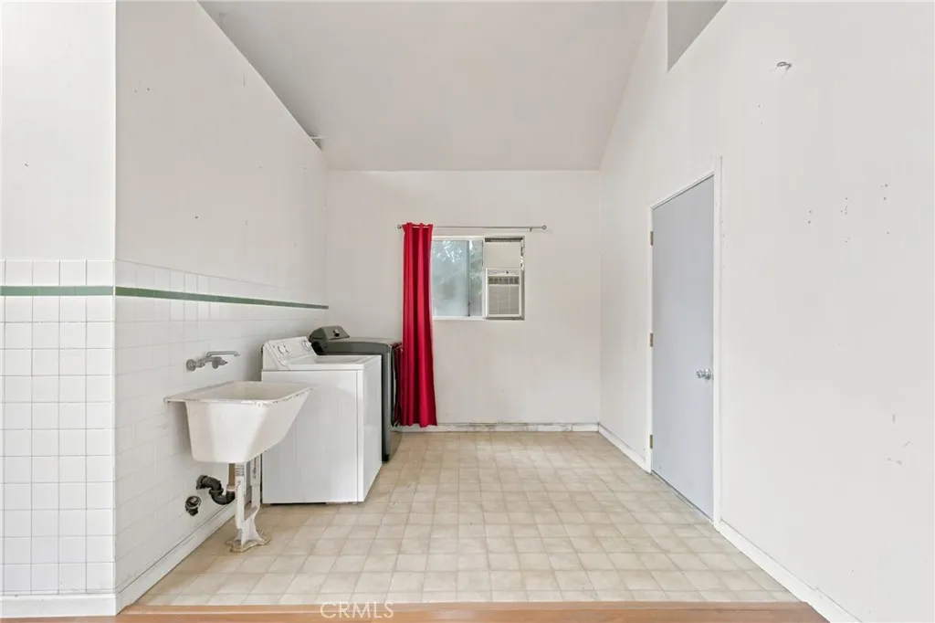 Laundry area in bonus space