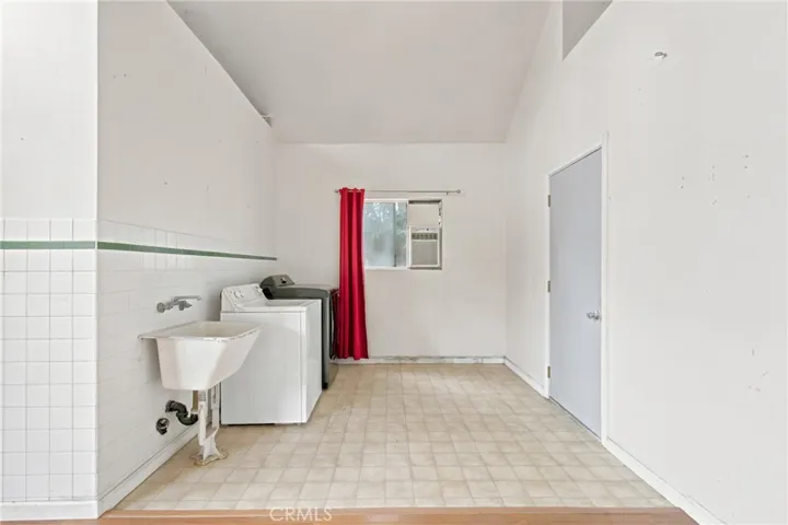 Laundry area in bonus space