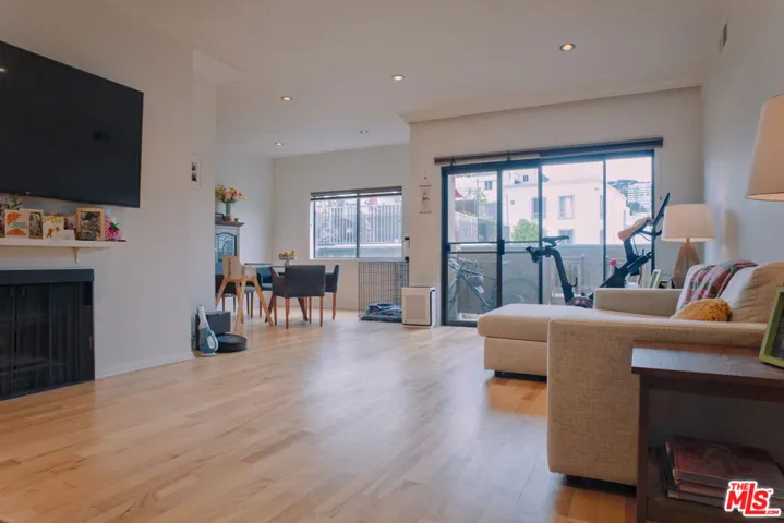 832 Palm Avenue 206, West Hollywood, California 90069