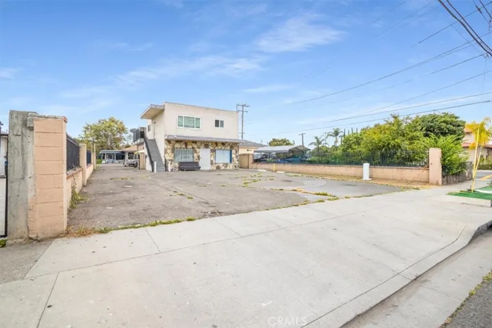 608 E Central Avenue, Santa Ana, California 92707