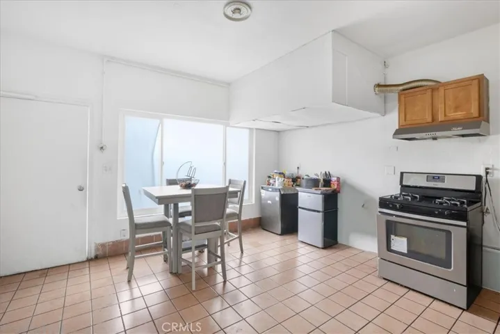 608 E Central Avenue, Santa Ana, California 92707