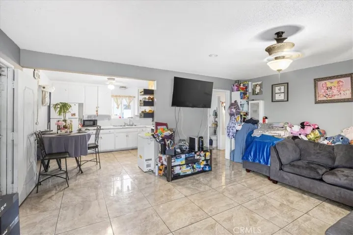 608 E Central Avenue, Santa Ana, California 92707