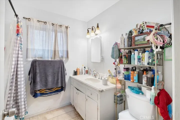 608 E Central Avenue, Santa Ana, California 92707
