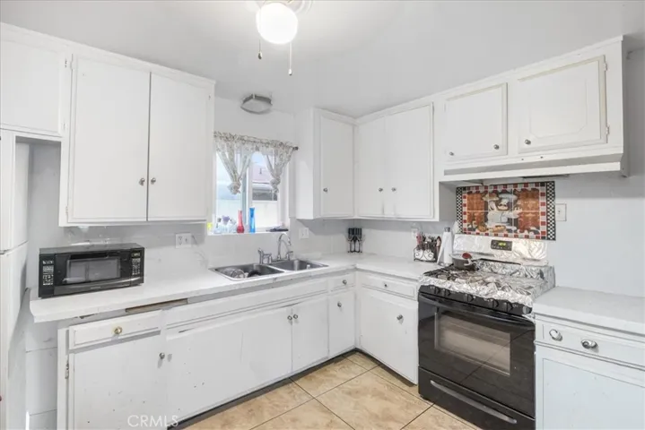 608 E Central Avenue, Santa Ana, California 92707
