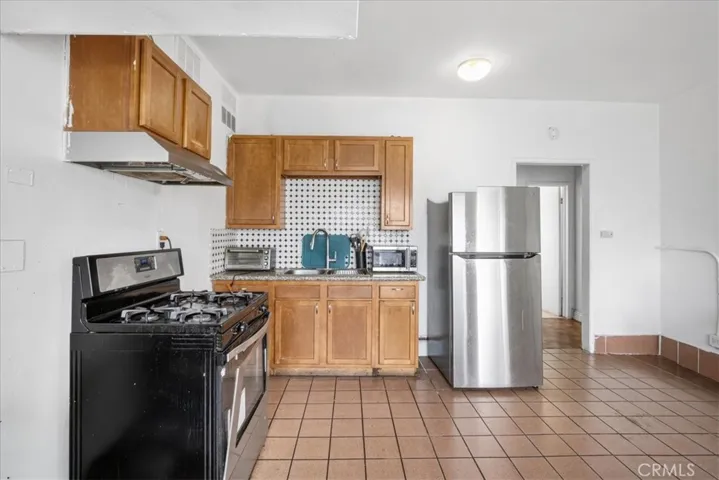 608 E Central Avenue, Santa Ana, California 92707