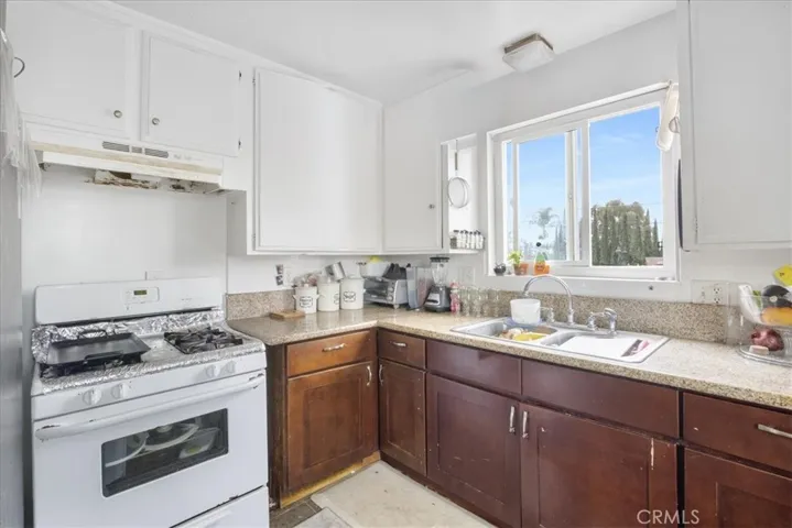 608 E Central Avenue, Santa Ana, California 92707