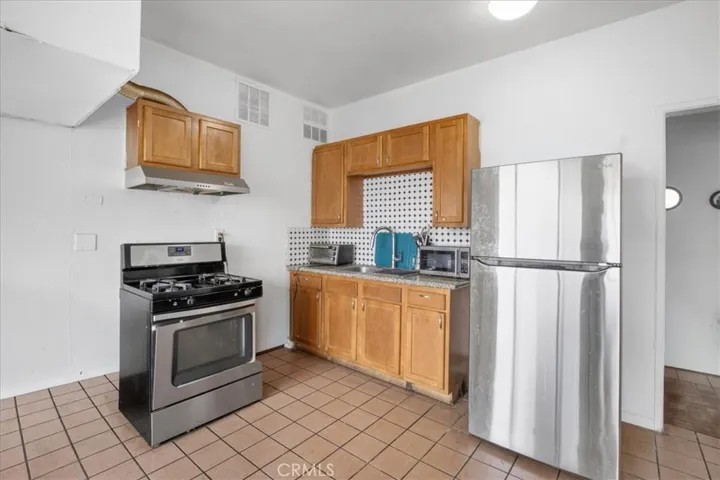 608 E Central Avenue, Santa Ana, California 92707