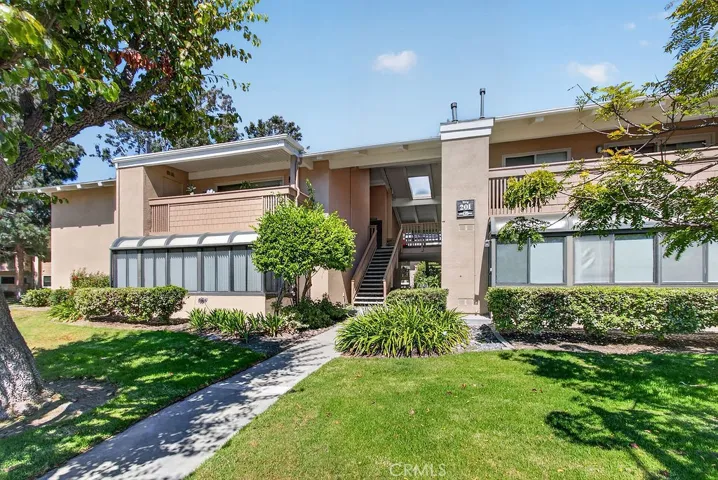 8788 Coral Springs Court 201b, Huntington Beach, California 92646