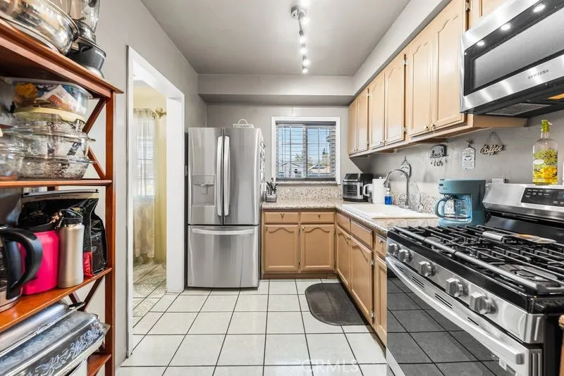 3891 Lugo, Lynwood, California 90262 — photo 4
