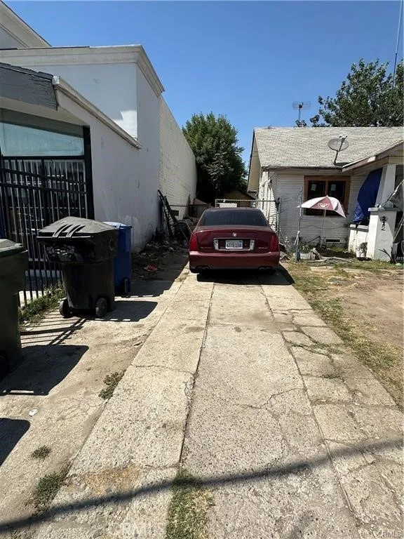 214 E Base Line, San Bernardino, California 92410 — photo 4