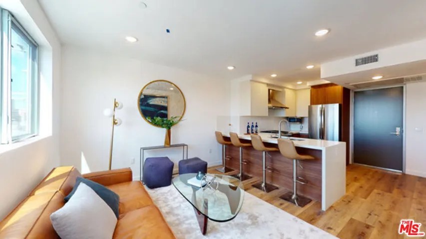 1143 Glenville Drive 202, Los Angeles, California 90035