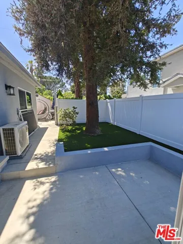 8617 Hatillo, Winnetka, California 91306