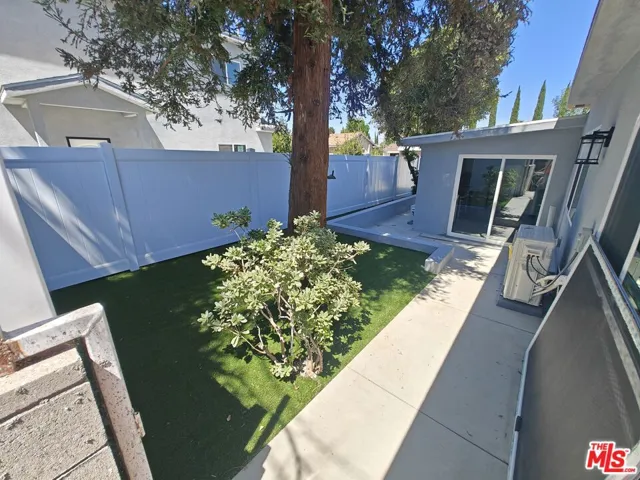 8617 Hatillo, Winnetka, California 91306