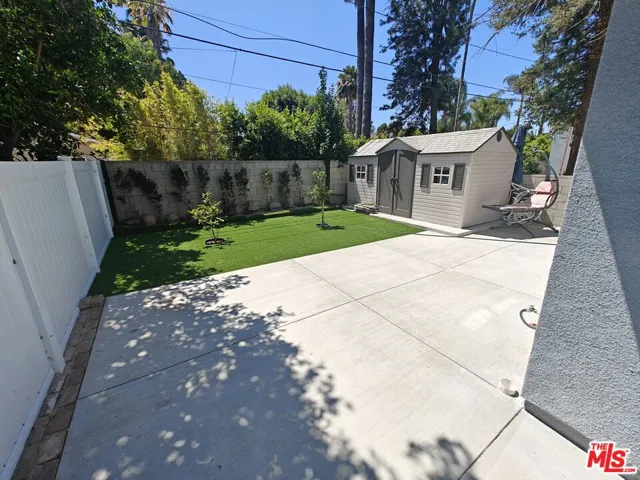 8617 Hatillo, Winnetka, California 91306