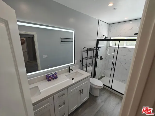 8617 Hatillo, Winnetka, California 91306