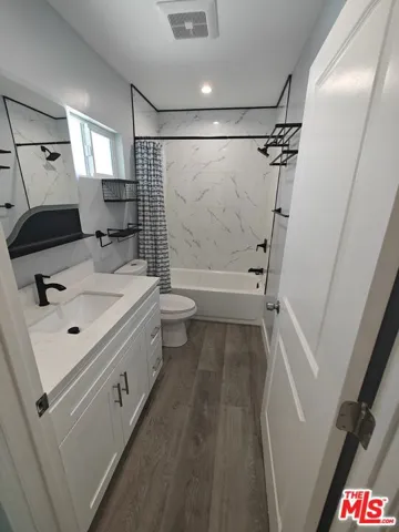 8617 Hatillo, Winnetka, California 91306
