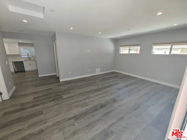 8617 Hatillo, Winnetka, California 91306