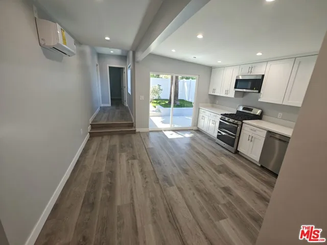 8617 Hatillo, Winnetka, California 91306