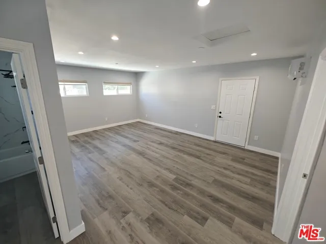 8617 Hatillo, Winnetka, California 91306