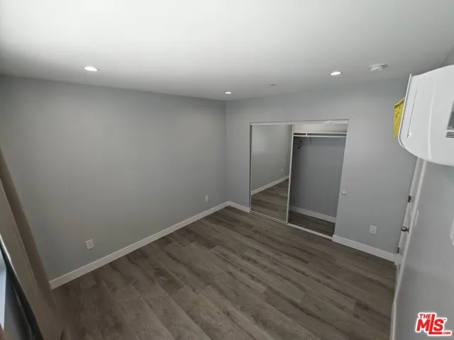 8617 Hatillo, Winnetka, California 91306