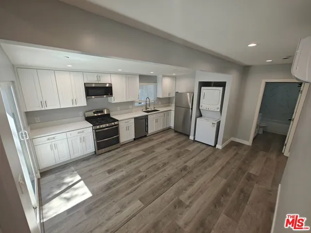 8617 Hatillo, Winnetka, California 91306