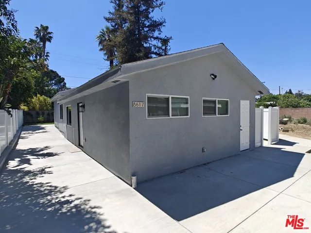 8617 Hatillo, Winnetka, California 91306