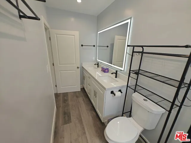8617 Hatillo, Winnetka, California 91306