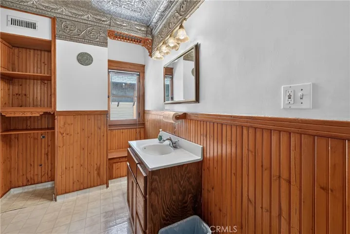 Upstairs bathroom