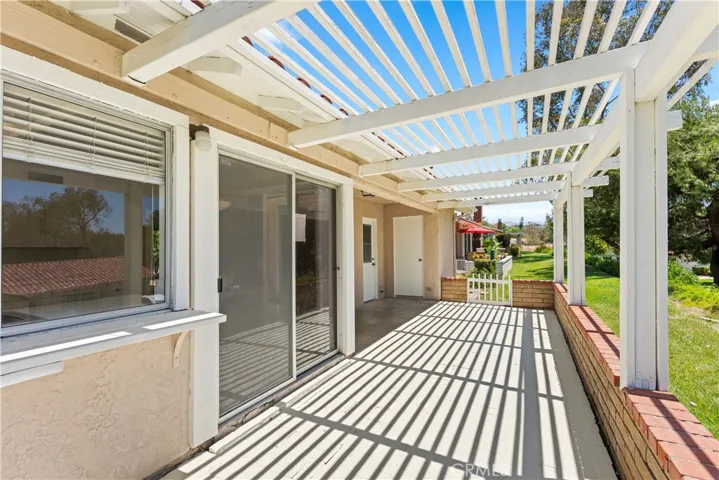 Easy to maintain patio with trellis