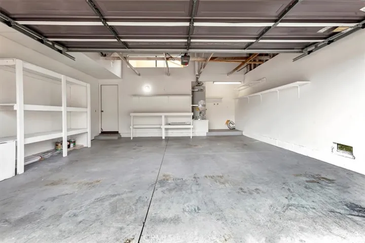 WASHER & DRYER INCLUDED - old photo - Great garage - NEW HVAC system and ducting!