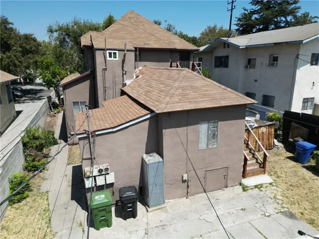 Rear of Unit 2247 and studio