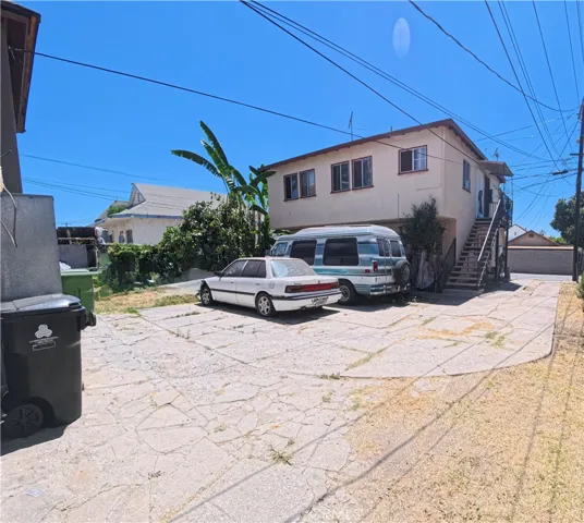 2245 downstairs 2Bed/1 bath. 2245 1/2 Upstairs, 3 bed/1bath