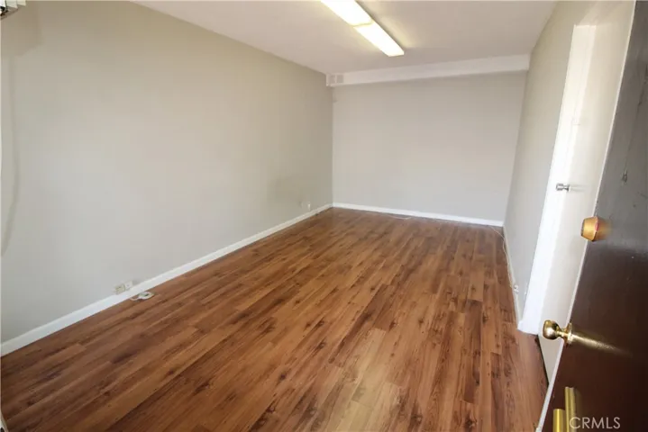 13735 Victory Boulevard 4, Van Nuys, California 91401