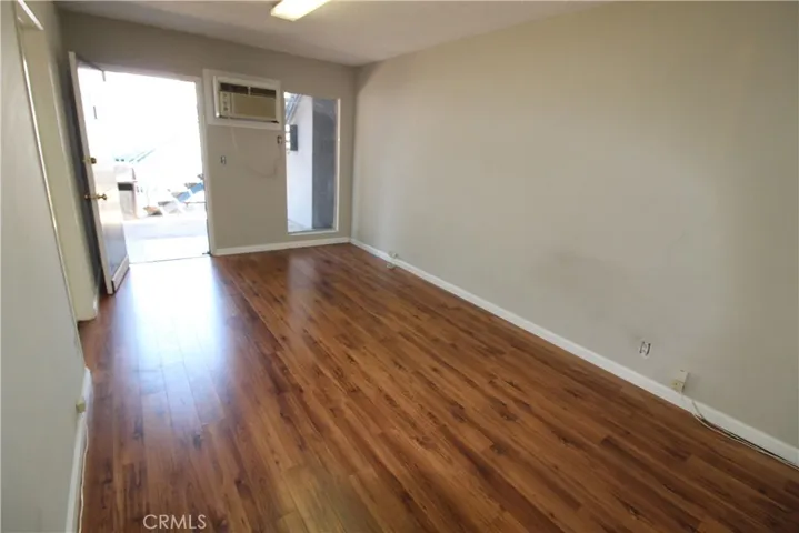 13735 Victory Boulevard 4, Van Nuys, California 91401