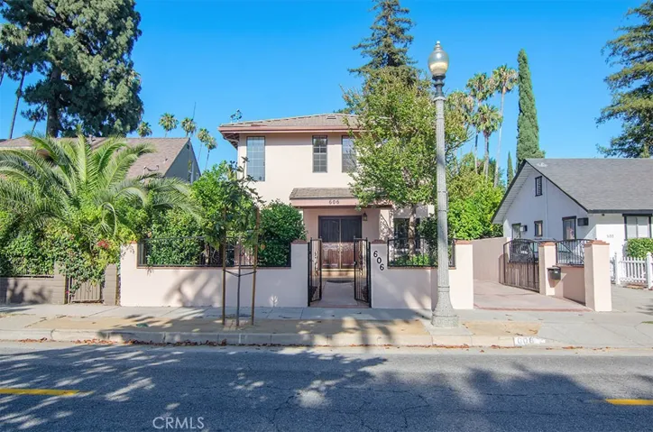 606 N El Molino Avenue, Pasadena, California 91101
