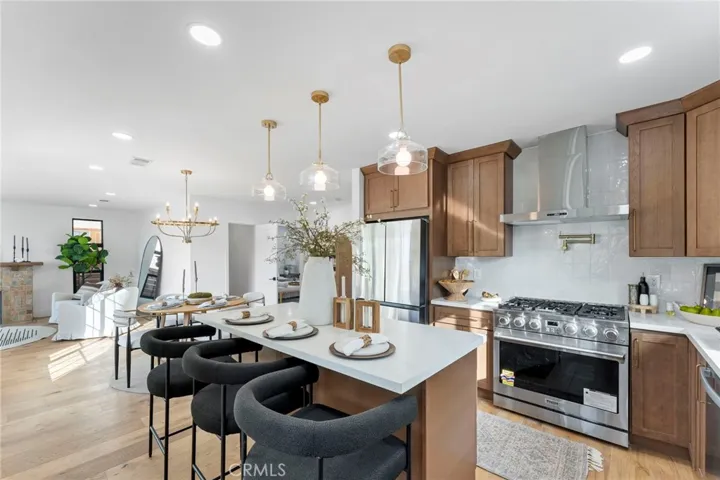 5334 S Hillcrest Drive, Los Angeles, California 90043