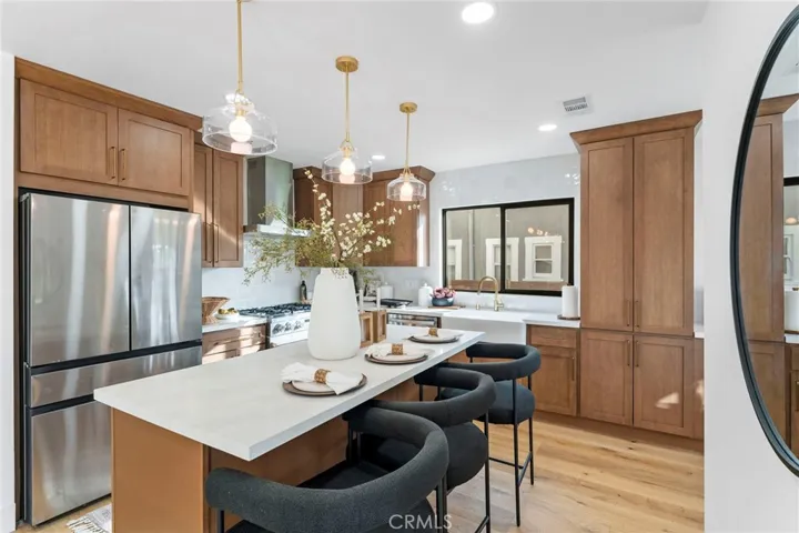 5334 S Hillcrest Drive, Los Angeles, California 90043