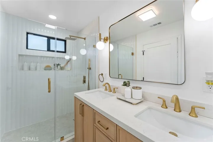 5334 S Hillcrest Drive, Los Angeles, California 90043